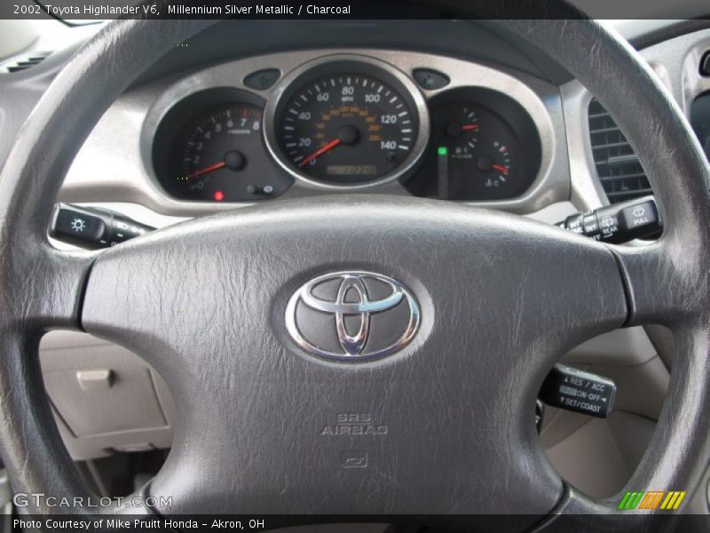 Millennium Silver Metallic / Charcoal 2002 Toyota Highlander V6