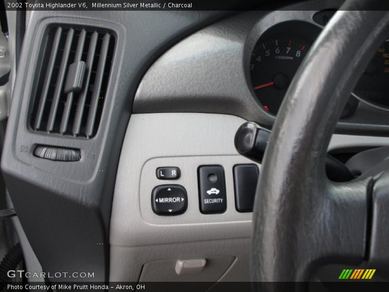 Millennium Silver Metallic / Charcoal 2002 Toyota Highlander V6