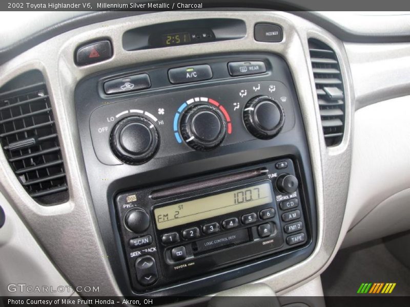Millennium Silver Metallic / Charcoal 2002 Toyota Highlander V6