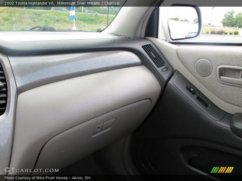 Millennium Silver Metallic / Charcoal 2002 Toyota Highlander V6