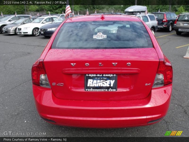 Passion Red / Off Black 2010 Volvo S40 2.4i