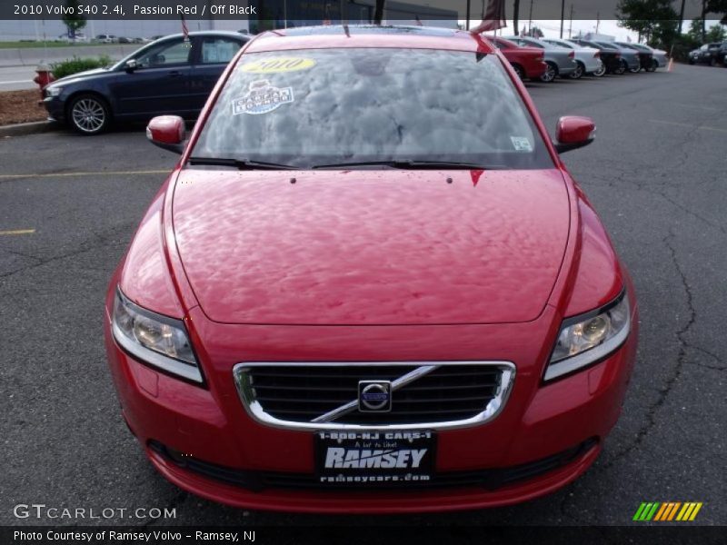 Passion Red / Off Black 2010 Volvo S40 2.4i