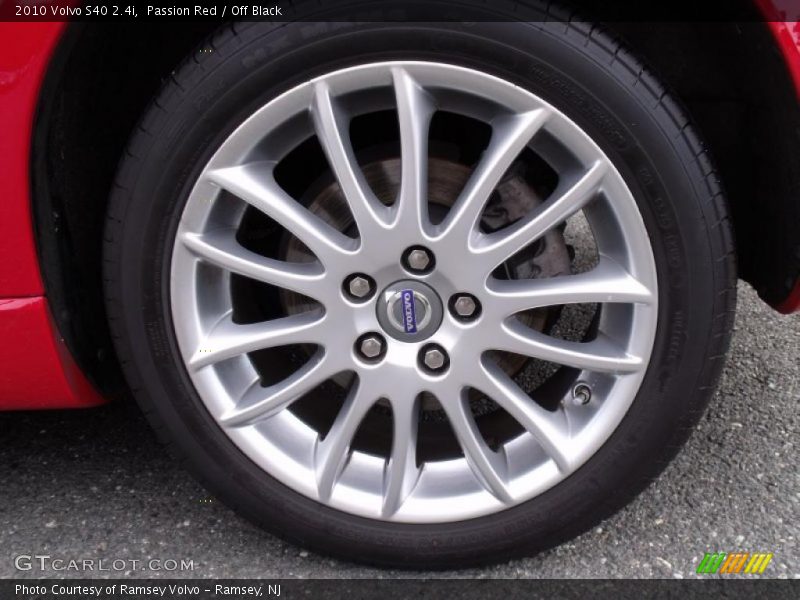 Passion Red / Off Black 2010 Volvo S40 2.4i