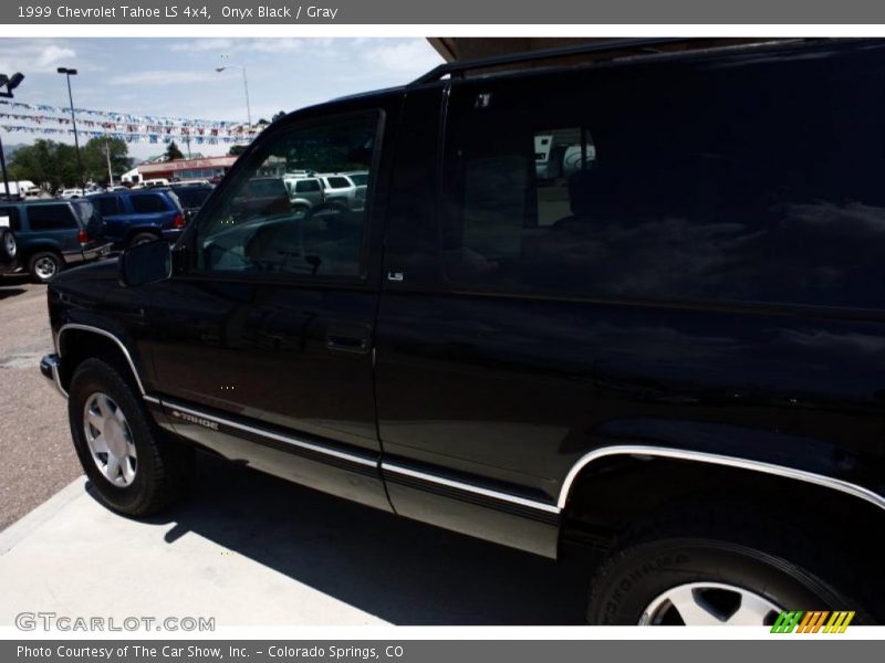 Onyx Black / Gray 1999 Chevrolet Tahoe LS 4x4
