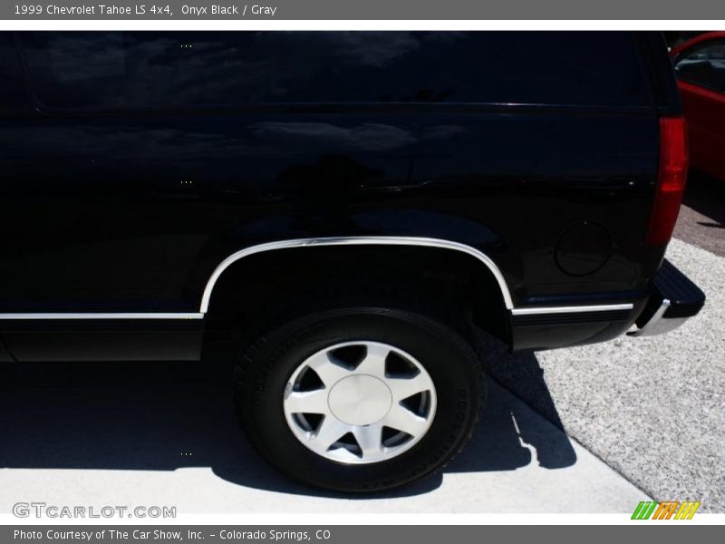 Onyx Black / Gray 1999 Chevrolet Tahoe LS 4x4