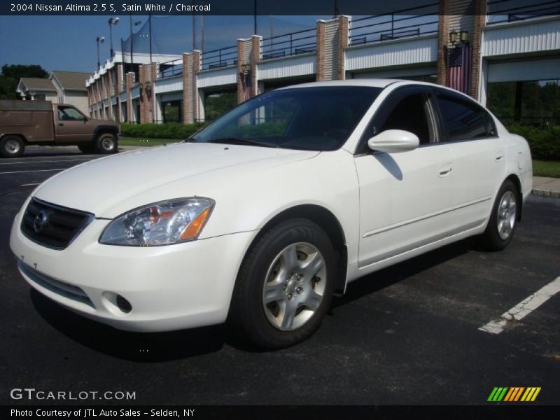 Satin White / Charcoal 2004 Nissan Altima 2.5 S