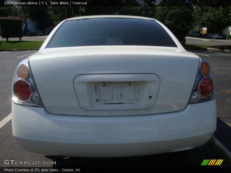Satin White / Charcoal 2004 Nissan Altima 2.5 S