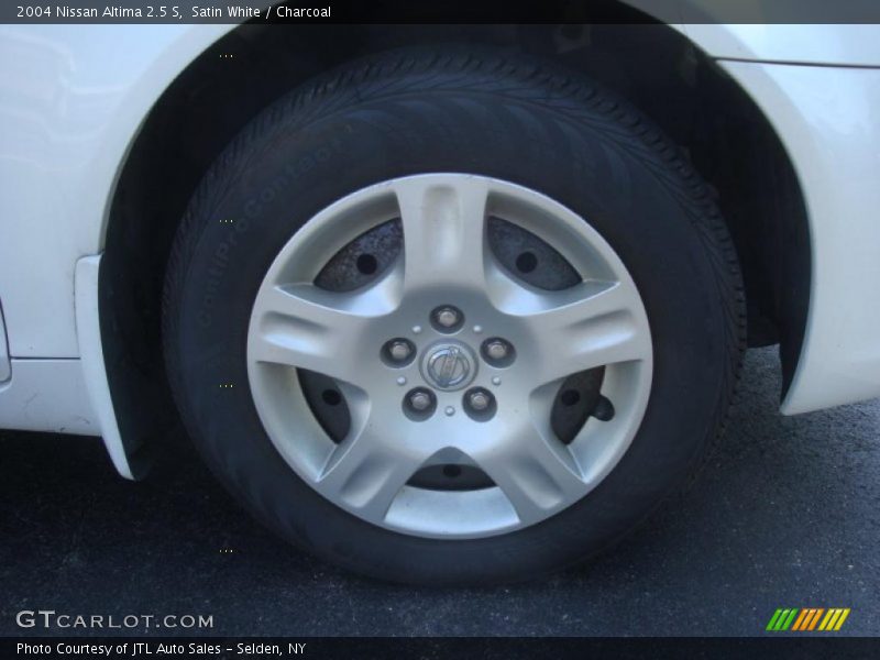 Satin White / Charcoal 2004 Nissan Altima 2.5 S