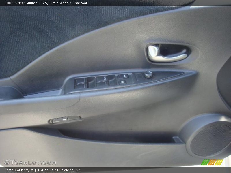 Satin White / Charcoal 2004 Nissan Altima 2.5 S