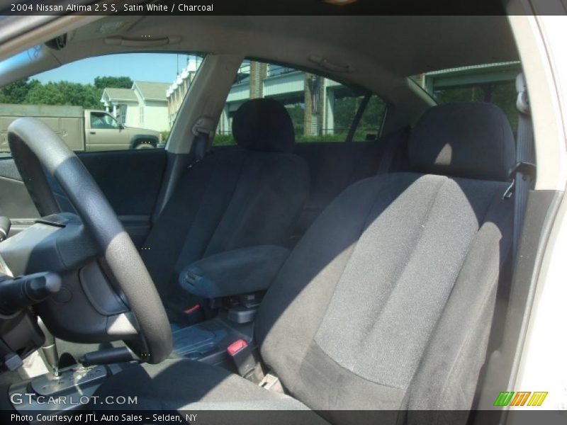 Satin White / Charcoal 2004 Nissan Altima 2.5 S
