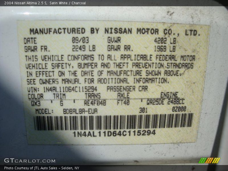 Satin White / Charcoal 2004 Nissan Altima 2.5 S