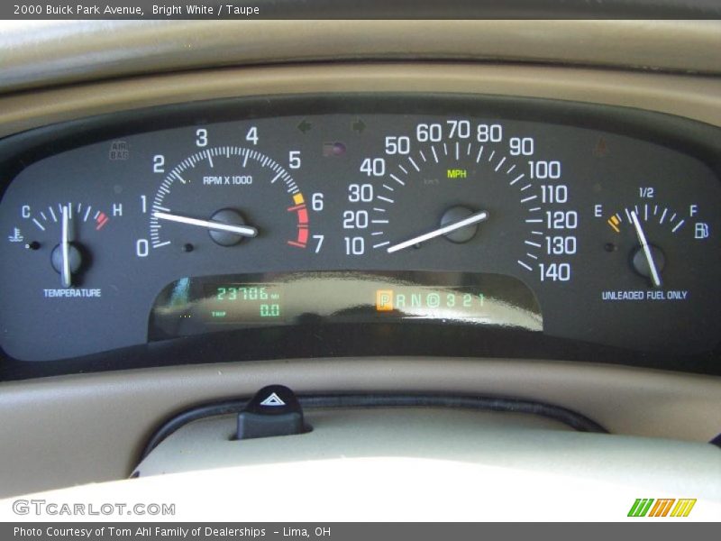 Bright White / Taupe 2000 Buick Park Avenue