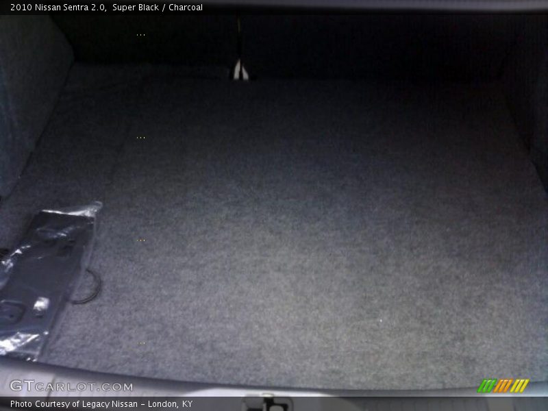 Super Black / Charcoal 2010 Nissan Sentra 2.0