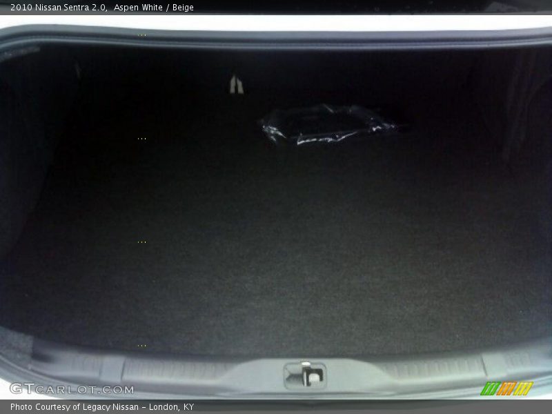 Aspen White / Beige 2010 Nissan Sentra 2.0