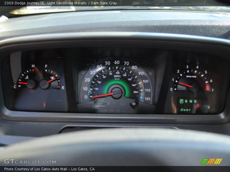 Light Sandstone Metallic / Dark Slate Gray 2009 Dodge Journey SE