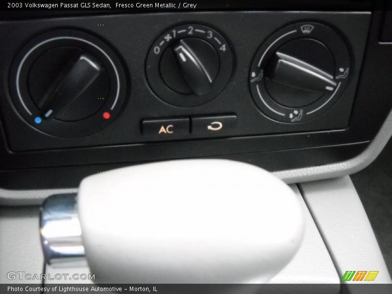Fresco Green Metallic / Grey 2003 Volkswagen Passat GLS Sedan