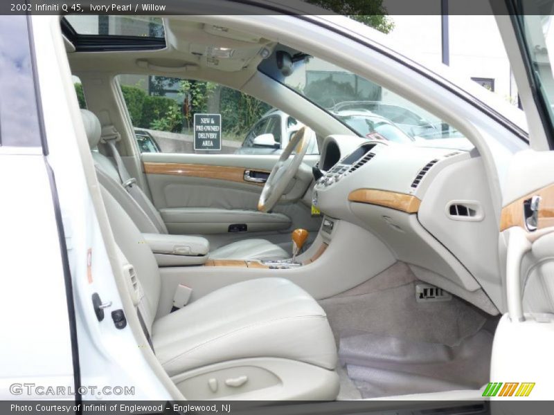 Ivory Pearl / Willow 2002 Infiniti Q 45