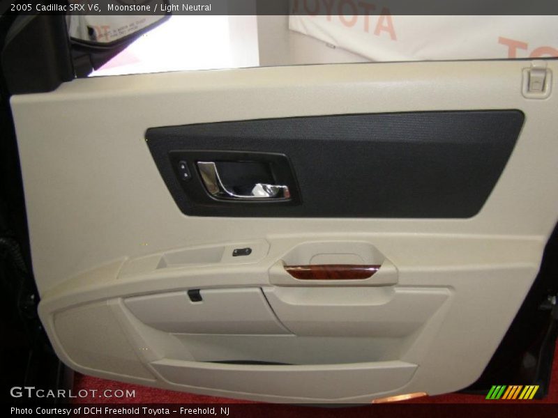 Moonstone / Light Neutral 2005 Cadillac SRX V6