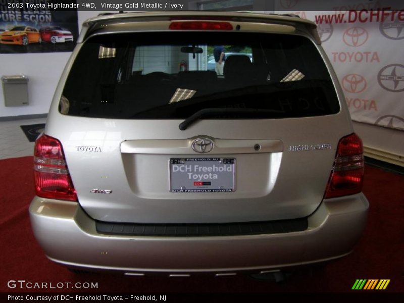 Vintage Gold Metallic / Ivory 2003 Toyota Highlander 4WD