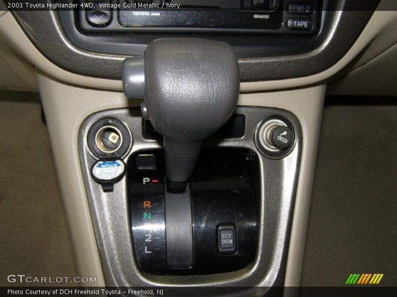 Vintage Gold Metallic / Ivory 2003 Toyota Highlander 4WD