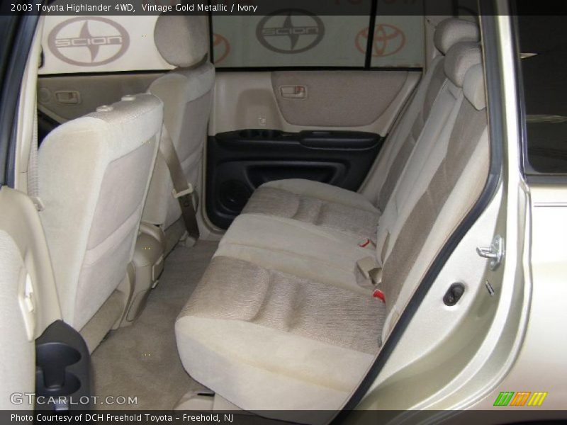 Vintage Gold Metallic / Ivory 2003 Toyota Highlander 4WD