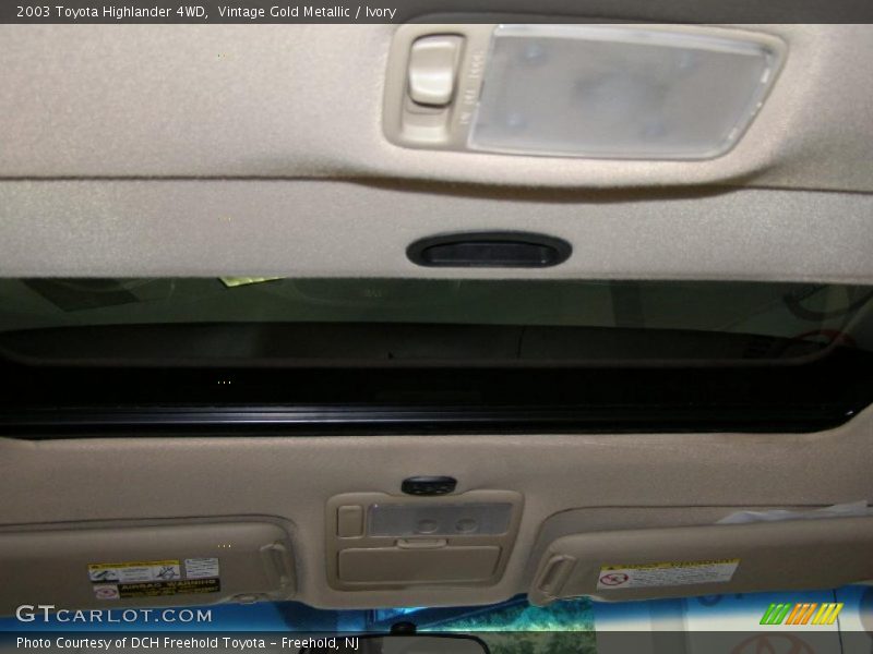 Vintage Gold Metallic / Ivory 2003 Toyota Highlander 4WD