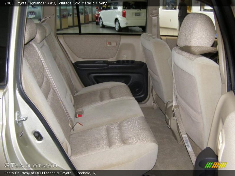 Vintage Gold Metallic / Ivory 2003 Toyota Highlander 4WD