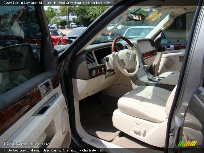  2004 Navigator Ultimate Light Parchment Interior