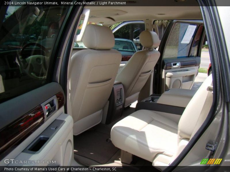  2004 Navigator Ultimate Light Parchment Interior
