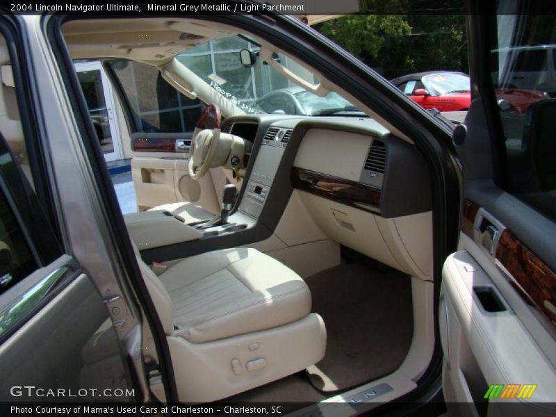  2004 Navigator Ultimate Light Parchment Interior