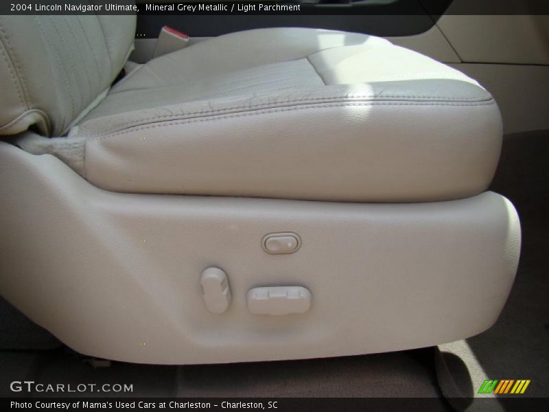 Mineral Grey Metallic / Light Parchment 2004 Lincoln Navigator Ultimate
