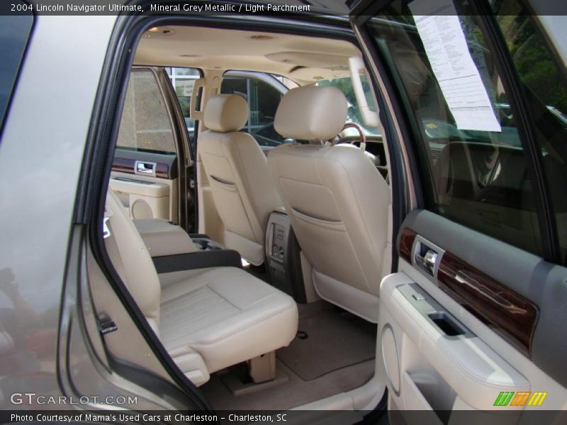  2004 Navigator Ultimate Light Parchment Interior