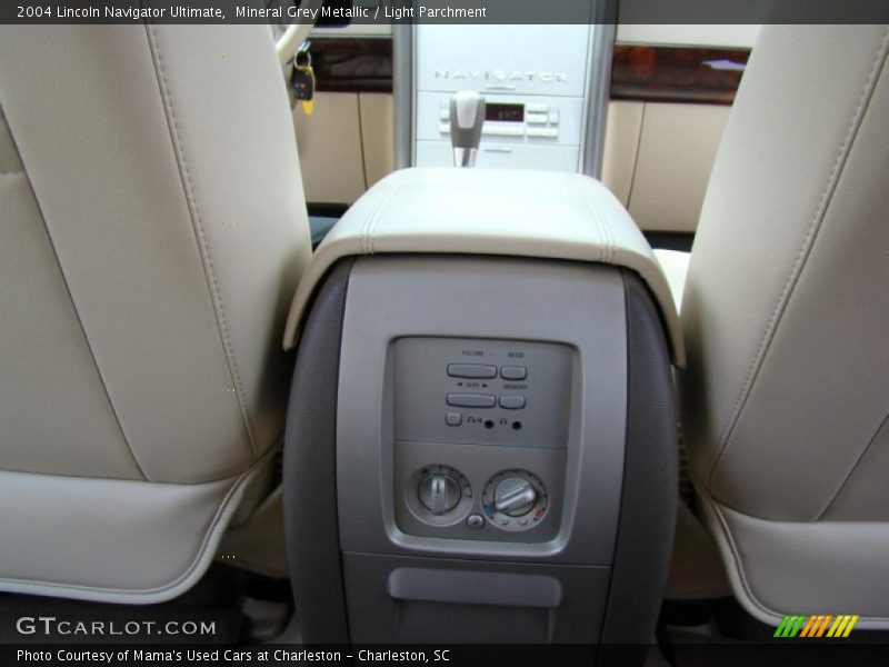 Controls of 2004 Navigator Ultimate