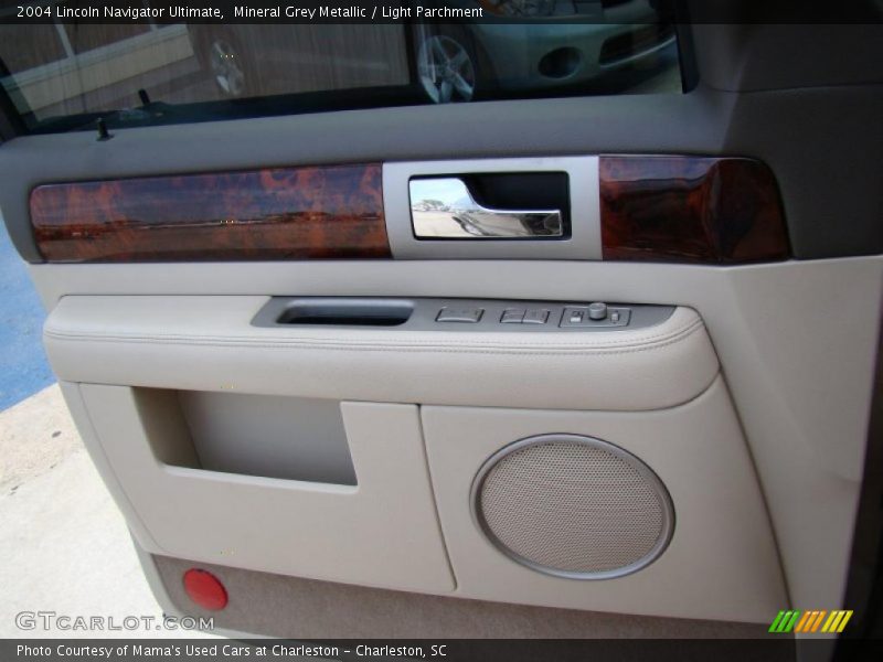 Mineral Grey Metallic / Light Parchment 2004 Lincoln Navigator Ultimate
