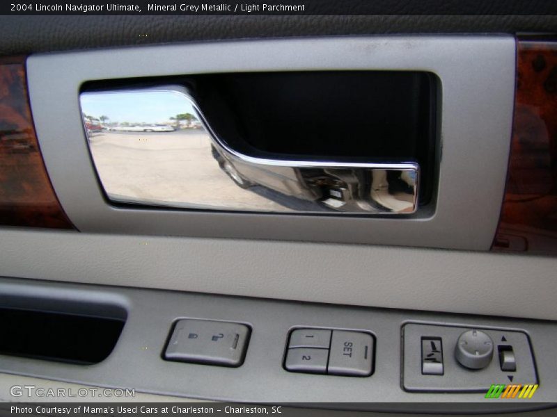 Controls of 2004 Navigator Ultimate