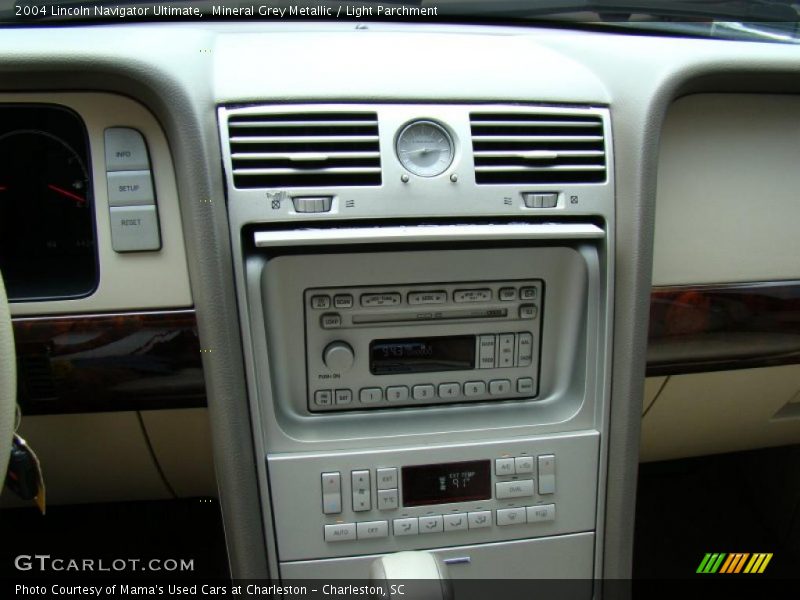 Controls of 2004 Navigator Ultimate