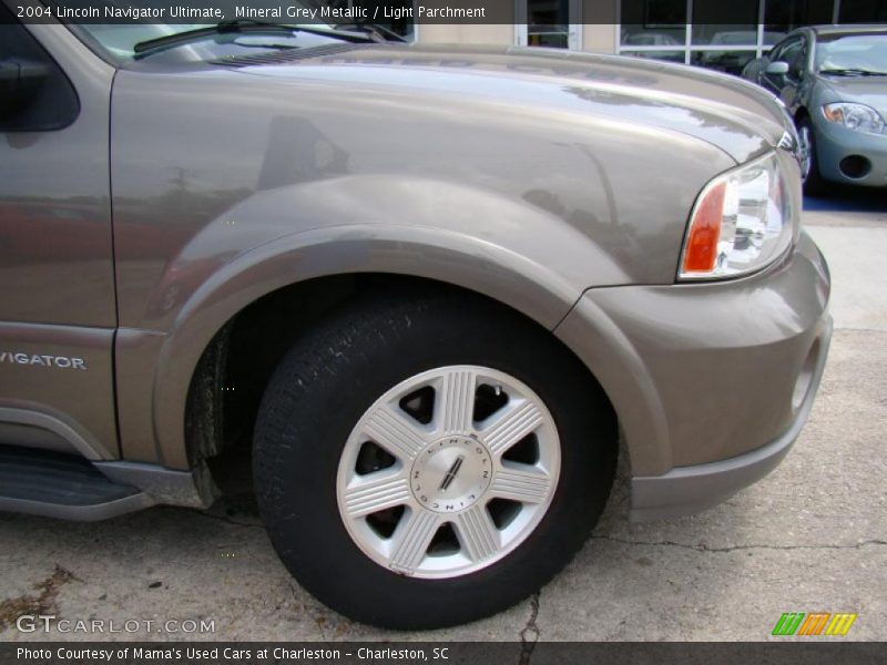 Mineral Grey Metallic / Light Parchment 2004 Lincoln Navigator Ultimate