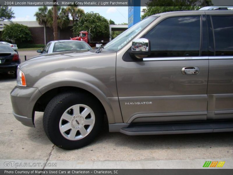 Mineral Grey Metallic / Light Parchment 2004 Lincoln Navigator Ultimate