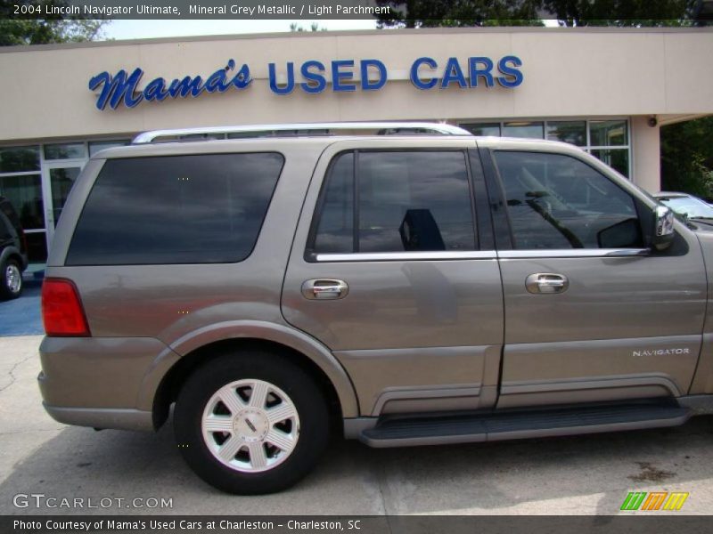 Mineral Grey Metallic / Light Parchment 2004 Lincoln Navigator Ultimate