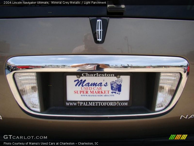Mineral Grey Metallic / Light Parchment 2004 Lincoln Navigator Ultimate