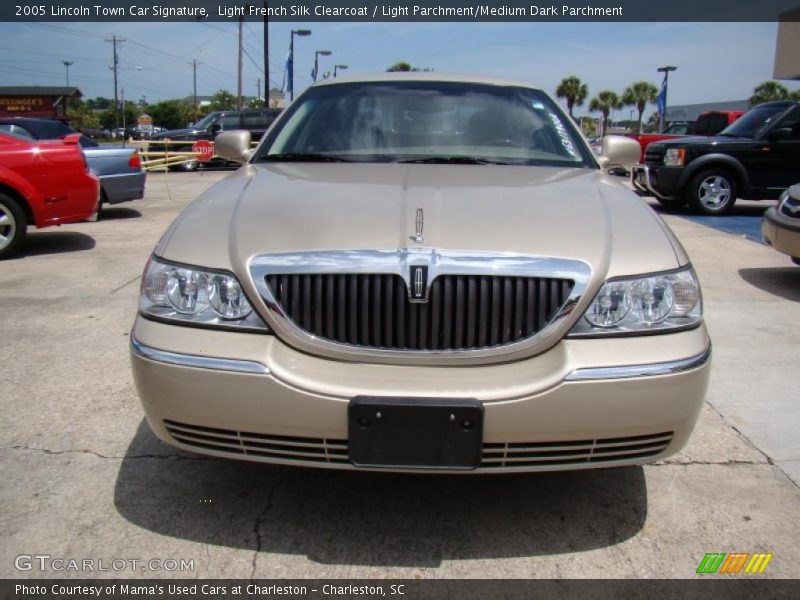 Light French Silk Clearcoat / Light Parchment/Medium Dark Parchment 2005 Lincoln Town Car Signature