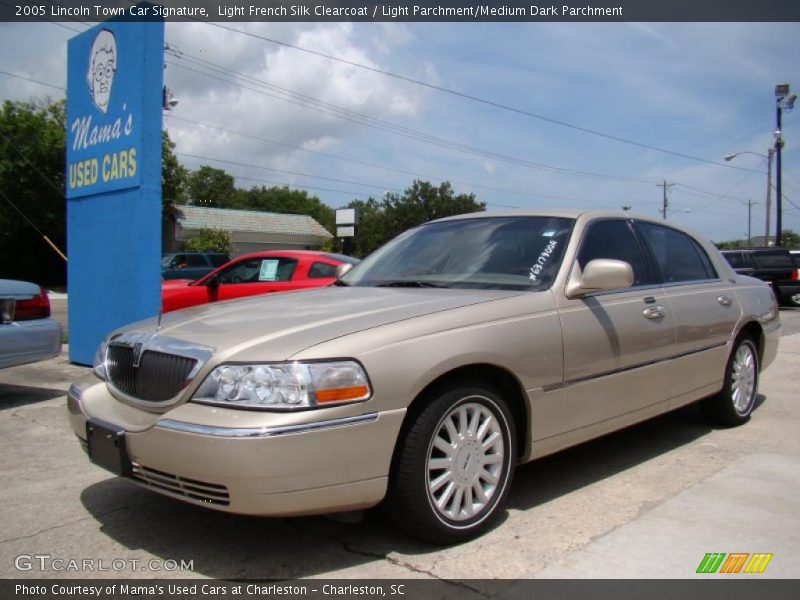 Light French Silk Clearcoat / Light Parchment/Medium Dark Parchment 2005 Lincoln Town Car Signature