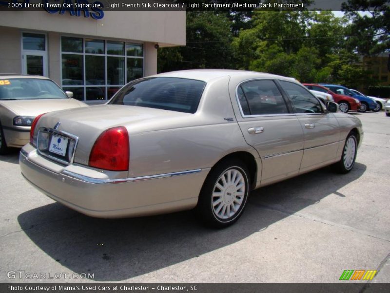 Light French Silk Clearcoat / Light Parchment/Medium Dark Parchment 2005 Lincoln Town Car Signature