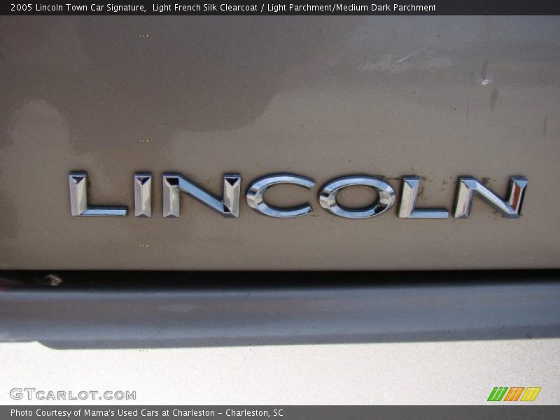 Light French Silk Clearcoat / Light Parchment/Medium Dark Parchment 2005 Lincoln Town Car Signature