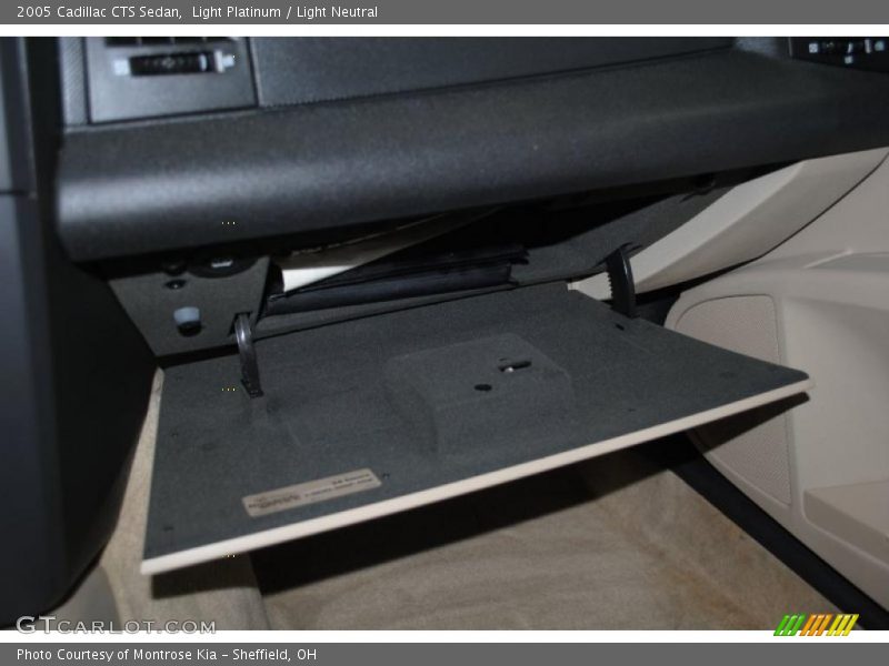 Light Platinum / Light Neutral 2005 Cadillac CTS Sedan