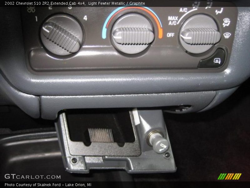 Light Pewter Metallic / Graphite 2002 Chevrolet S10 ZR2 Extended Cab 4x4