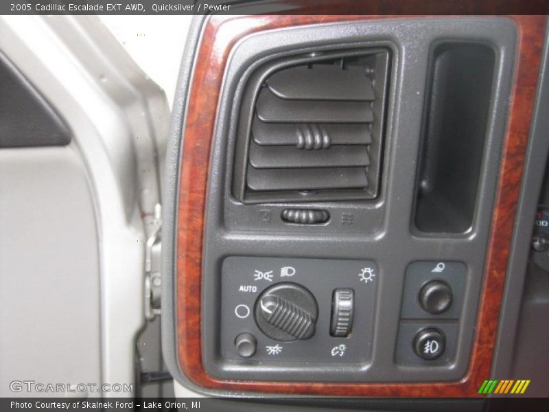 Quicksilver / Pewter 2005 Cadillac Escalade EXT AWD
