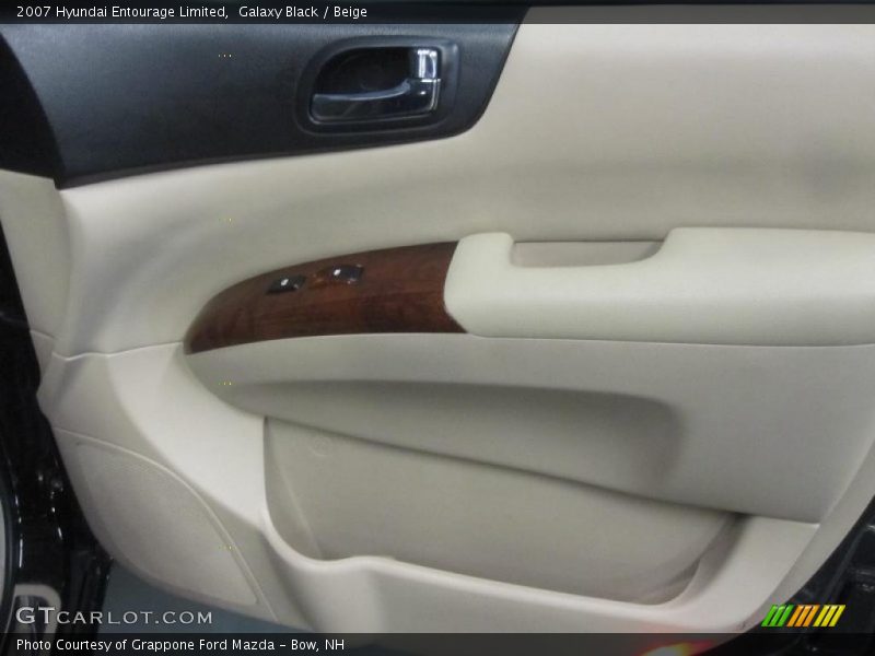 Galaxy Black / Beige 2007 Hyundai Entourage Limited