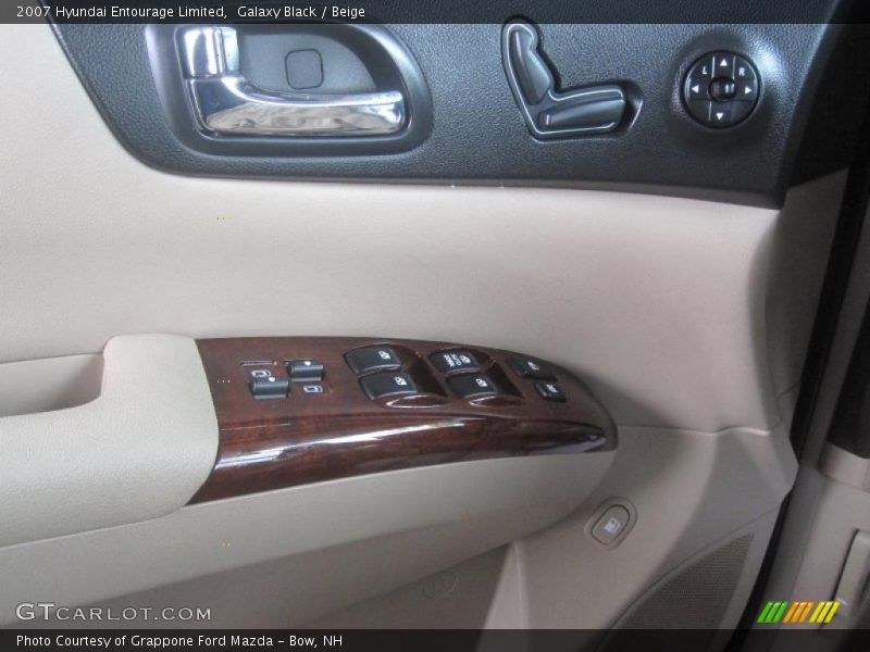 Galaxy Black / Beige 2007 Hyundai Entourage Limited