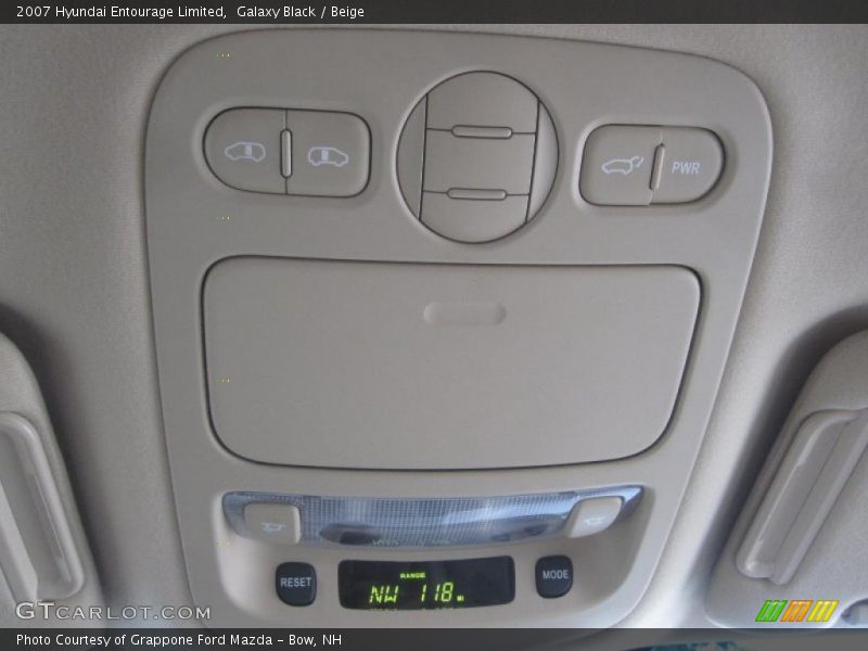 Galaxy Black / Beige 2007 Hyundai Entourage Limited